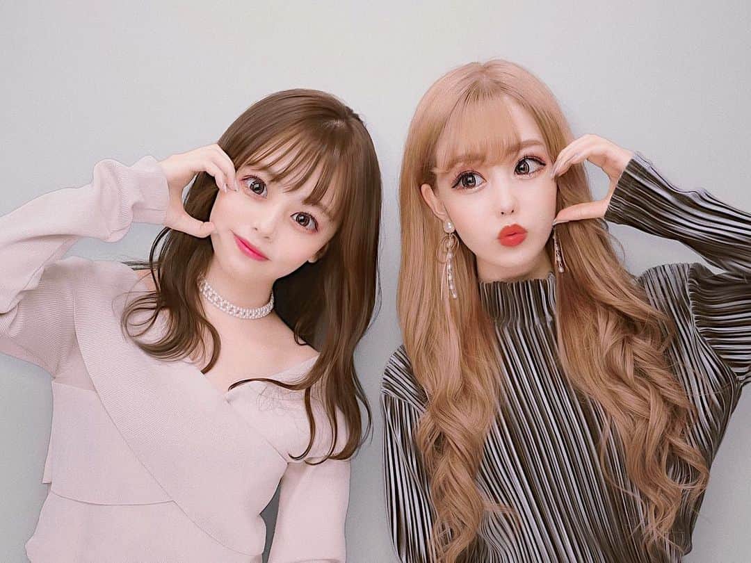 倉田乃彩さんのインスタグラム写真 - (倉田乃彩Instagram)「のあえる2020プリ納めです ・ ・ 2人とも美容院行った🤍 #のあえる #2020年 #プリ納め #ハイトーンカラー #プリクラポーズ」12月30日 21時09分 - i_09_noa