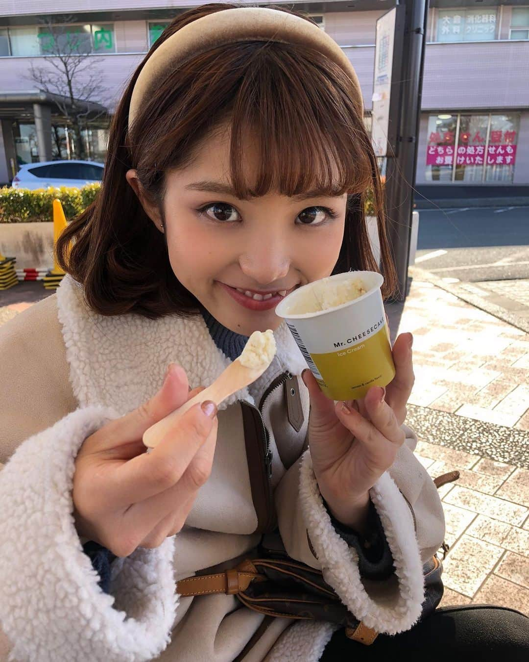 安藤令奈のインスタグラム：「ミスチのアイス🍨🧀❤️セブンで買えるの！こんなお手頃で味もこだわってるの、食べなきゃ損ー！💛 . . . #ミスターチーズケーキ #セブンイレブン#アイス」