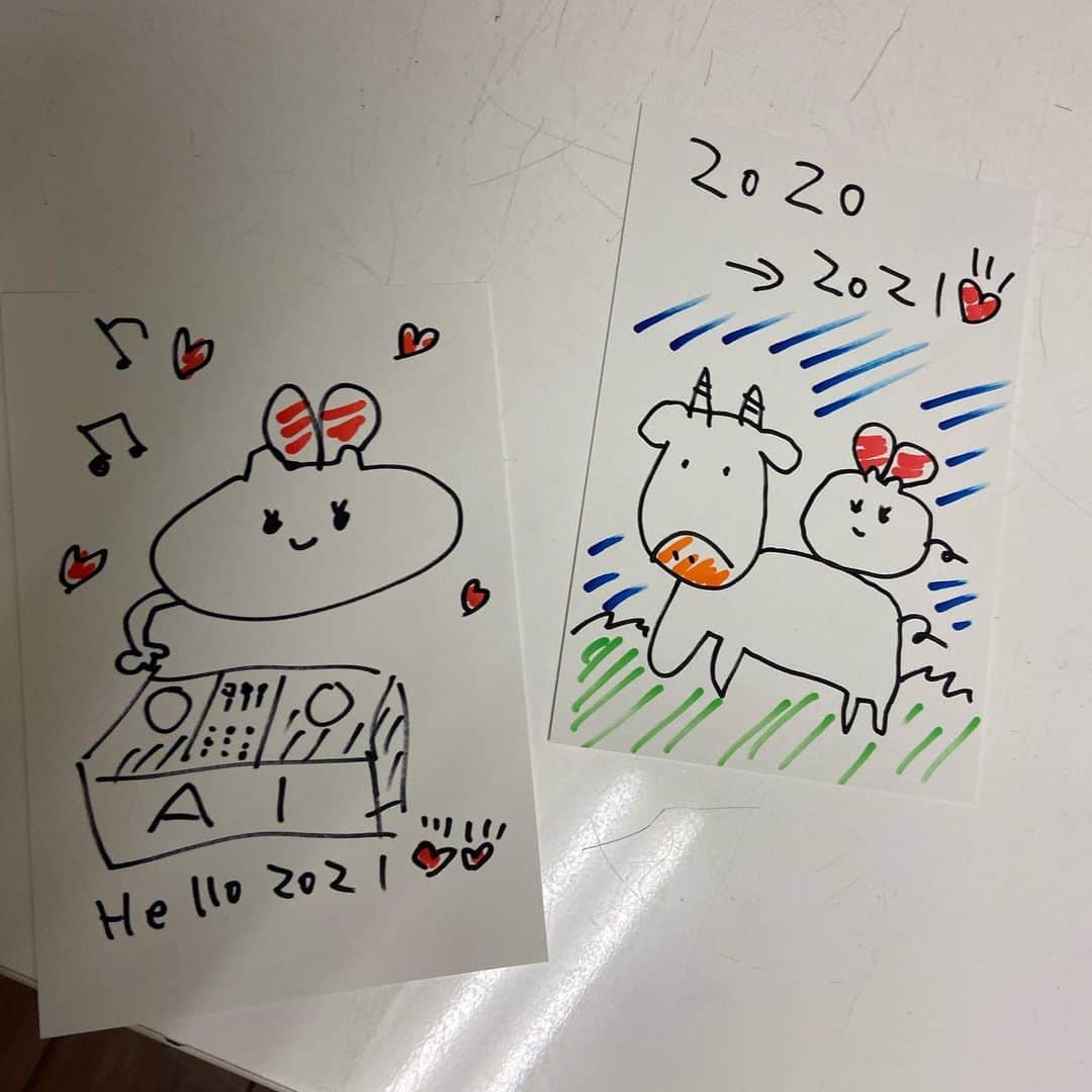 DE DE MOUSEのインスタグラム：「昨日DJ配信で年賀状描いたよ！」