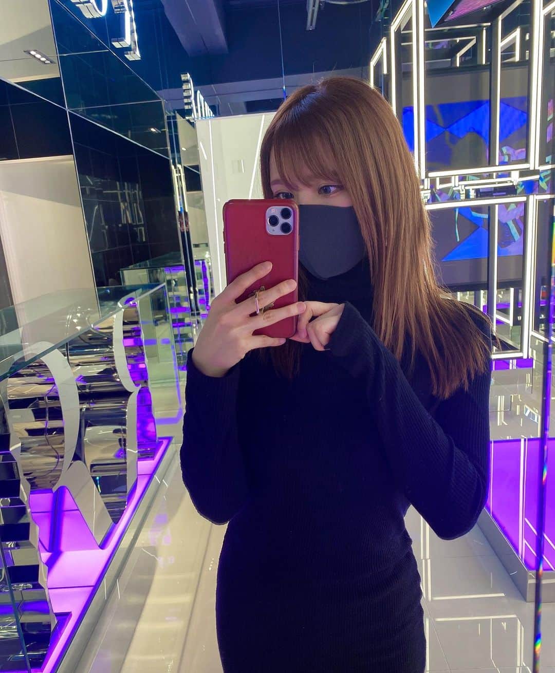 プラネットオシリスのインスタグラム：「. . 今日は1月にオープンする R Beauty CLINIC @r_beauty.clinic に 来たよ〜✨✨ . . 院内がキラキラでお洒落ですごい🥺 富田先生 @dr.risakotomita に小顔の糸リフトお願いします🙏💕 . .  #美容#RBeautyClinic #りぃ先生 #小顔先生 #小顔 #アンチエイジング #富田莉沙子#美容デー#ワンピース」