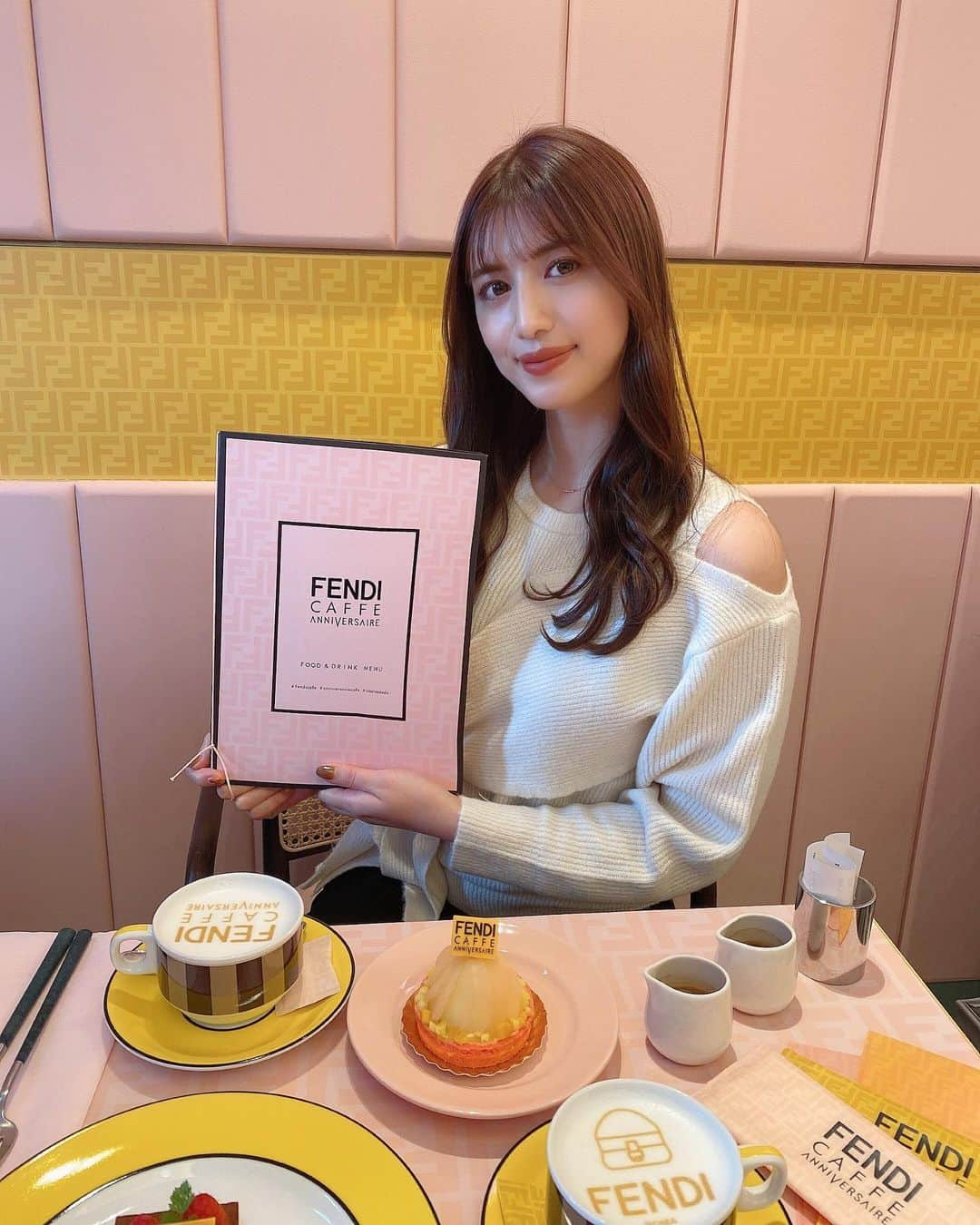 御子柴かなさんのインスタグラム写真 - (御子柴かなInstagram)「FENDIカフェ☕️ 可愛いだけじゃなくて ぜんぶ美味しかった🥺 .  #アニヴェルセルカフェ　#アニヴェルセルカフェ表参道　#FENDIカフェ　#FENDI #フェンディ #フェンディカフェ」12月30日 12時24分 - kanakana2510