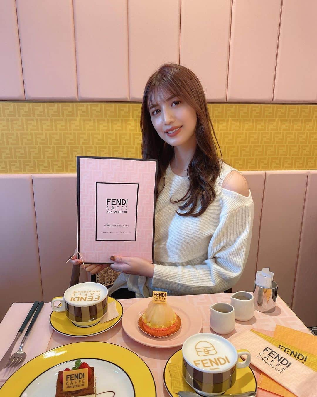 御子柴かなさんのインスタグラム写真 - (御子柴かなInstagram)「FENDIカフェ☕️ 可愛いだけじゃなくて ぜんぶ美味しかった🥺 .  #アニヴェルセルカフェ　#アニヴェルセルカフェ表参道　#FENDIカフェ　#FENDI #フェンディ #フェンディカフェ」12月30日 12時24分 - kanakana2510