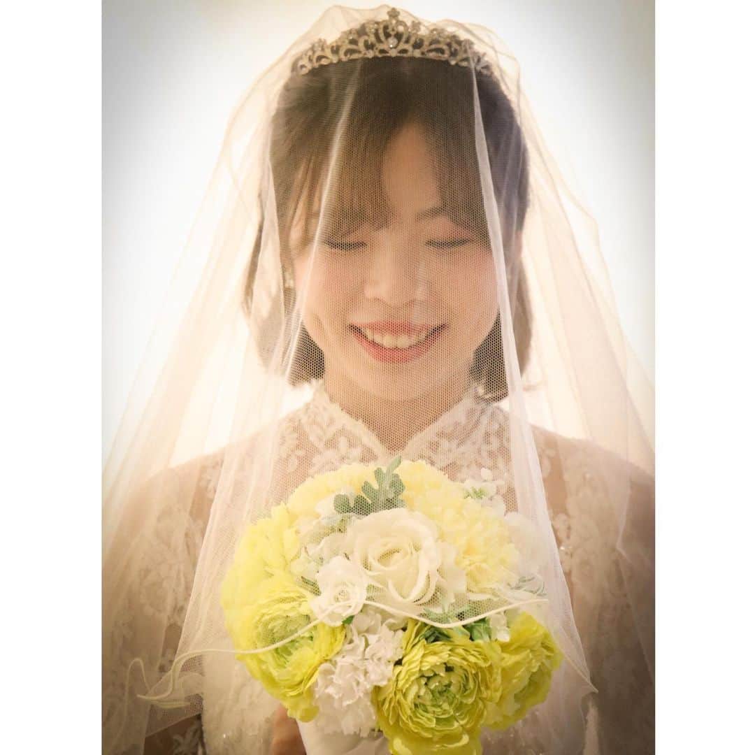東京ウェディングカレッジのインスタグラム：「. ウェディング科2年生ドレス専攻の授業風景♪  ステキな写真を紹介します Part2 . . . 《進路えらび中の皆様へ》 『オープンキャンパス/資料請求』 TOP画面のURLからお申し込み頂けます💁‍♀️ @weddingcollege . . . . #東京ウェディングホテル専門学校 #TWH #ウェディングプランナー科［3年制］ #ウェディング科 ［2年制］ #ウェディングプランナー 専攻  #ドレススタイリスト 専攻 #ブライダルフラワー 専攻  #ブライダルフォト #ブライダル写真動画 専攻 #ウェディング専門学校 #ブライダル専門学校  #ウェディング専門学校twh #ブライダル専門学校twh  #jk3 #jk2 #jk1 #ljk #sjk #高3 #高2 #高1 #ブライダル学生 #ドレスコーディネーター  #ウェディングドレス　  #instagood #instapic #instalike #weddingdress #weddingphotography #フォトコンテスト」