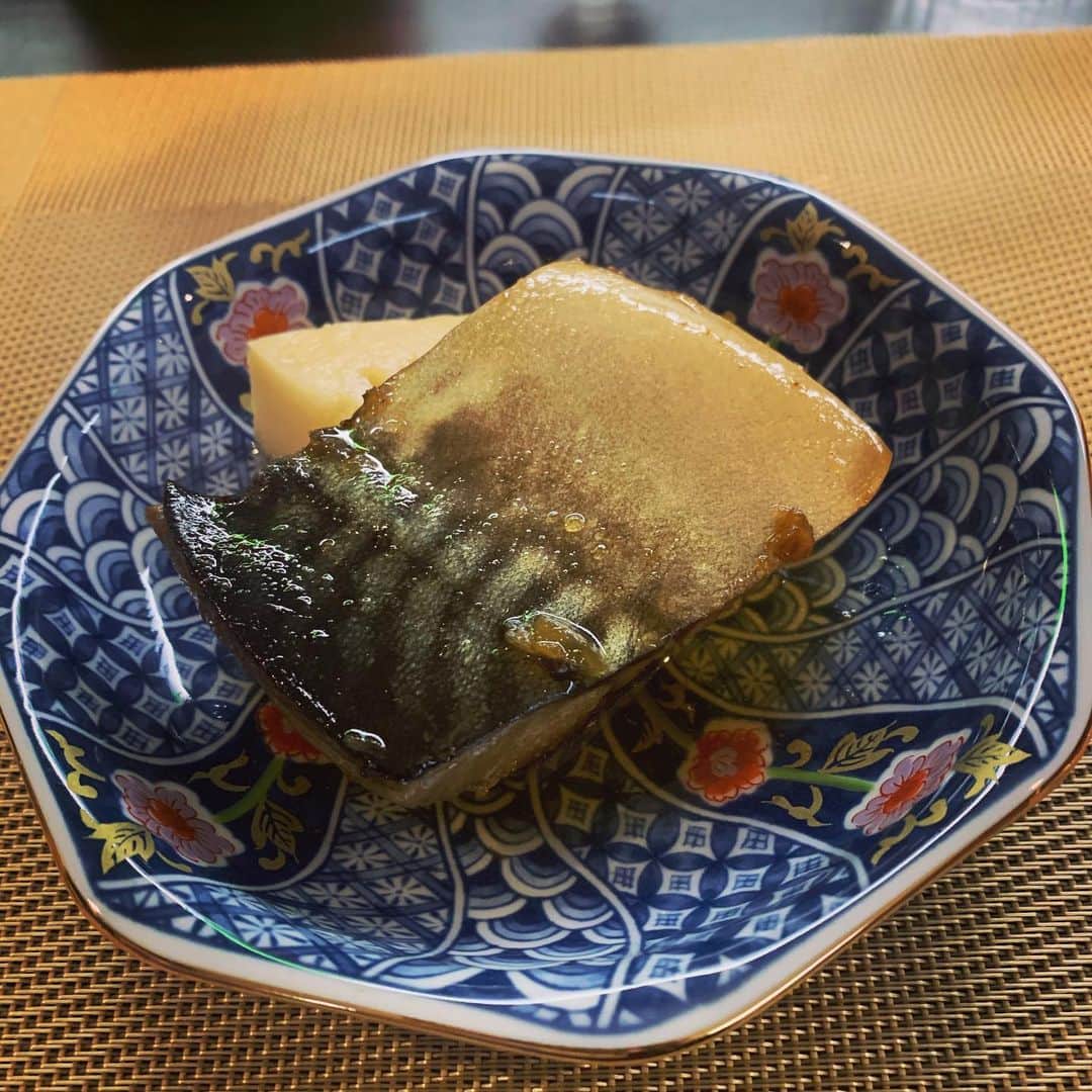 田中良子さんのインスタグラム写真 - (田中良子Instagram)「写真を見ながら日本酒を飲む🍶おすそわけ」12月30日 12時28分 - tanakaryoko102