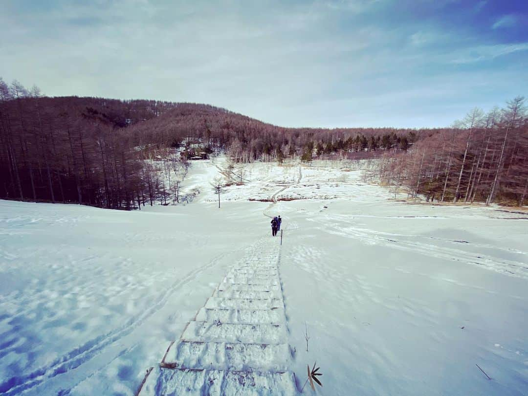 東出真緒さんのインスタグラム写真 - (東出真緒Instagram)「@orangebackpackers  ひなっち隊長とみんなと入笠山🏔 初めての雪山🏔 天候に恵まれまくって🌞綺麗なパウダースノウで❄️ 最高の山納めになりました✨✨ . 山楽しい〜！！！ ありがとうございました☃️ . #オレンジバックパッカーズ #山 #登山部 #入笠山 #雪山 #冬山 #南アルプス #mountain #🏔」12月30日 12時30分 - mao_bigmama_vn