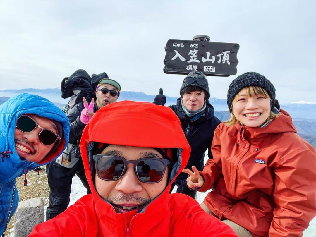 東出真緒さんのインスタグラム写真 - (東出真緒Instagram)「@orangebackpackers  ひなっち隊長とみんなと入笠山🏔 初めての雪山🏔 天候に恵まれまくって🌞綺麗なパウダースノウで❄️ 最高の山納めになりました✨✨ . 山楽しい〜！！！ ありがとうございました☃️ . #オレンジバックパッカーズ #山 #登山部 #入笠山 #雪山 #冬山 #南アルプス #mountain #🏔」12月30日 12時30分 - mao_bigmama_vn