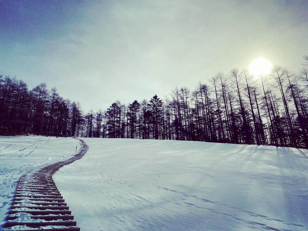 東出真緒さんのインスタグラム写真 - (東出真緒Instagram)「@orangebackpackers  ひなっち隊長とみんなと入笠山🏔 初めての雪山🏔 天候に恵まれまくって🌞綺麗なパウダースノウで❄️ 最高の山納めになりました✨✨ . 山楽しい〜！！！ ありがとうございました☃️ . #オレンジバックパッカーズ #山 #登山部 #入笠山 #雪山 #冬山 #南アルプス #mountain #🏔」12月30日 12時30分 - mao_bigmama_vn