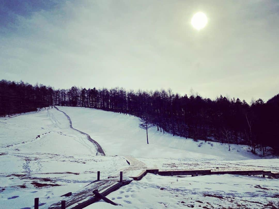 東出真緒さんのインスタグラム写真 - (東出真緒Instagram)「@orangebackpackers  ひなっち隊長とみんなと入笠山🏔 初めての雪山🏔 天候に恵まれまくって🌞綺麗なパウダースノウで❄️ 最高の山納めになりました✨✨ . 山楽しい〜！！！ ありがとうございました☃️ . #オレンジバックパッカーズ #山 #登山部 #入笠山 #雪山 #冬山 #南アルプス #mountain #🏔」12月30日 12時30分 - mao_bigmama_vn