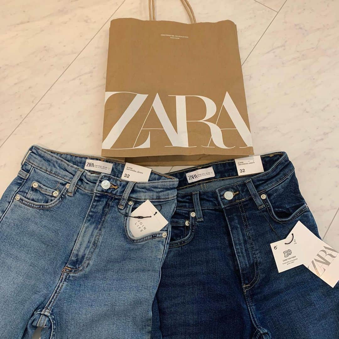 町田亜里香のインスタグラム：「ZARA購入品🛍🛒 スキニーとじゅきのお洋服 じゅきのお洋服は通販で👛𓂂𑀀 スキニーは店舗で買いました🧸 セール品も買いたかったんだけど なんか見づらくて、 めんどくさくなっちゃった😢😢 . . #zaraスキニーパンツ #zara  #zarawomen #zara #zarakids  #zarasale #お買い物 #子供服」