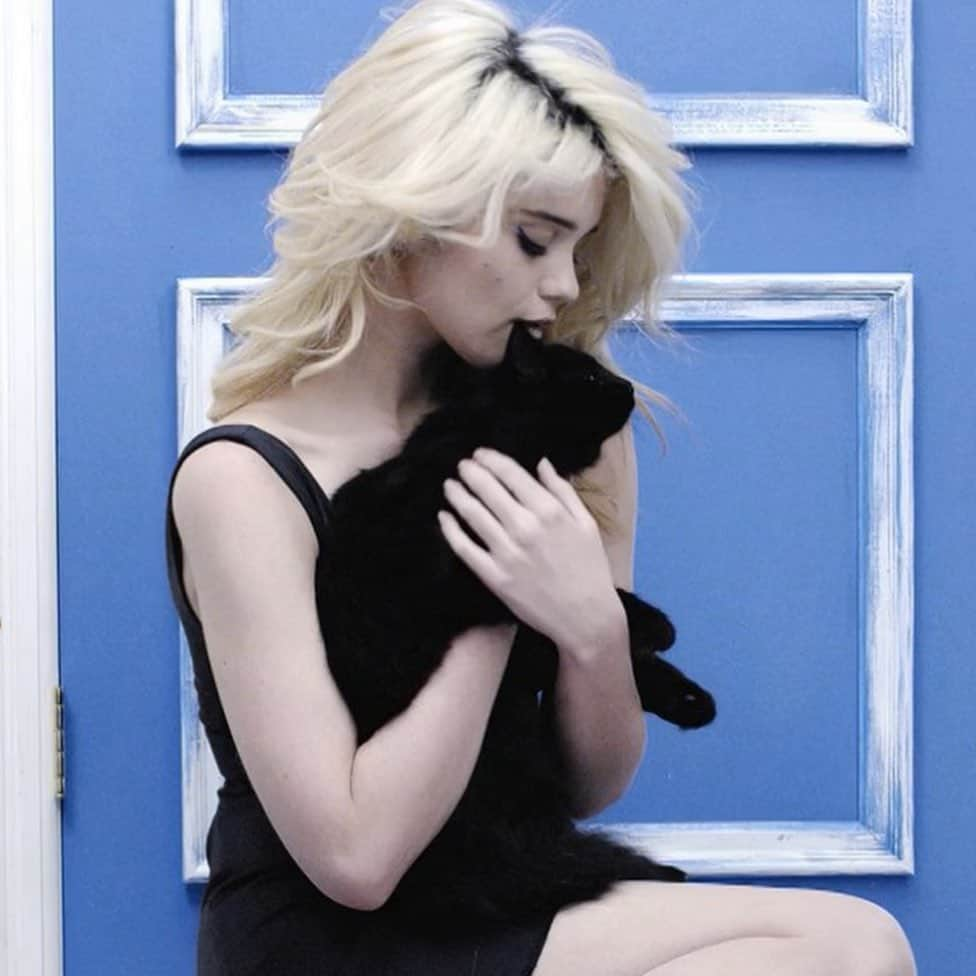 スカイ・フェレイラさんのインスタグラム写真 - (スカイ・フェレイラInstagram)「Pyewacket 🐈‍⬛🔮」12月30日 12時45分 - skyferreira