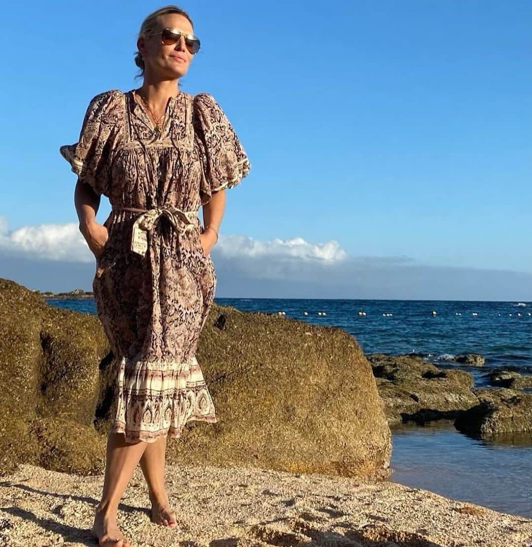 クレオベラのインスタグラム：「Ending the year in style with our queen @mollybsims 🙌🏻 our hearts our filled with gratitude and love for all of you!」