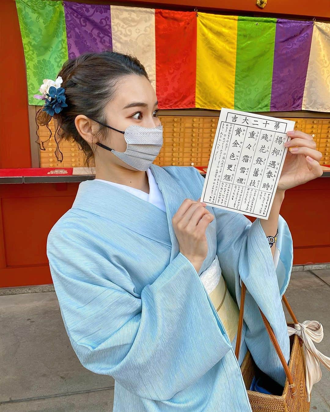 富久美玲のインスタグラム：「_ . 今年がもう終わるというのに、まさかの おみくじで大吉を引きました＼(^o^)／ 最後の最後に運を使った気分ですw . マスクはYouTubeで紹介した物です😷 .」