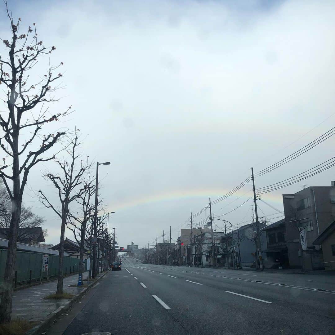 直樹 加藤さんのインスタグラム写真 - (直樹 加藤Instagram)「.. 思わず車を停めてパチリ。  虹が出ています。  画像左側は、東寺です。  こんな時、京都には、高い建物が無くてよかったなぁと思います。  #東寺 #虹」12月30日 12時52分 - daimonjiyakatonaoki