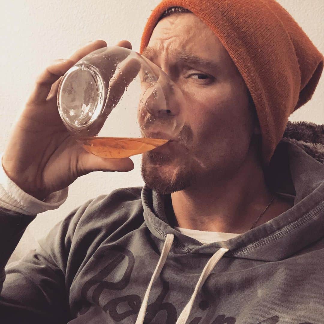 チャド・マイケル・マーレイさんのインスタグラム写真 - (チャド・マイケル・マーレイInstagram)「It’s drink-30 and I’m thirsty... I don’t drink often but when I do I’m a whiskey guy. 🥃」12月30日 12時55分 - chadmichaelmurray