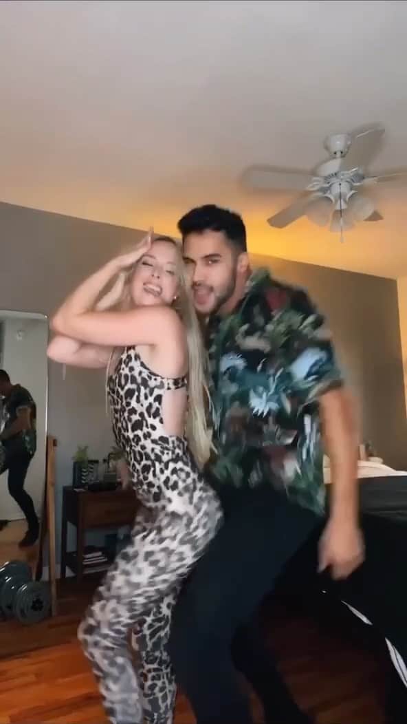 Nika Kljunのインスタグラム：「Nothing’s better than a little quick dance with the birthday boy 👅💃🏼🐆🌴  Happy birthday to the prince 🤴🏽 of kindness! ❤️🙏🏼 @williegomez   #noonelikeyou #dancelovers #goodfriendsgoodtimes #lionphotography #cheetahprint #partnering #partnerdance #dancefromhome #latinvibes #cardib #dancersofig #professionaldancer @iamcardib @anitta#professionaldancers #nikakljun #williegomez #loveunites」