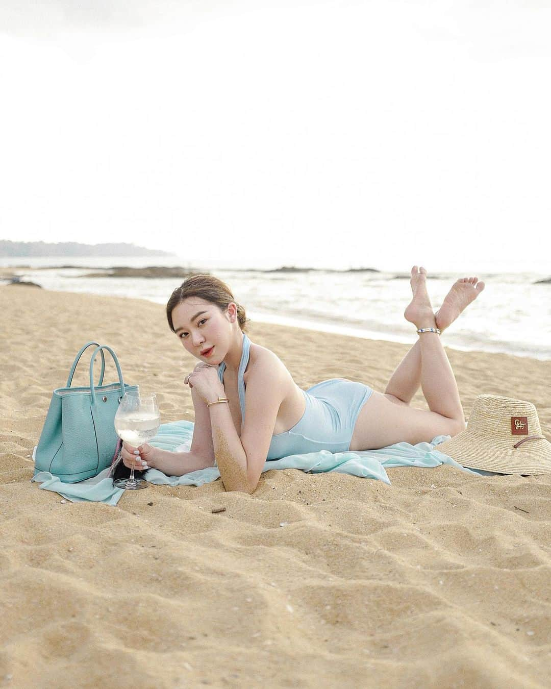 マーイ＝ナパサシ スラワンさんのインスタグラム写真 - (マーイ＝ナパサシ スラワンInstagram)「BEACHAHOLIC.🌊💙 อีกซักรูปก่อนกลับฮะ~ #mindnapasasionvacay #mmonthebeach」12月30日 13時01分 - mind_napasasi