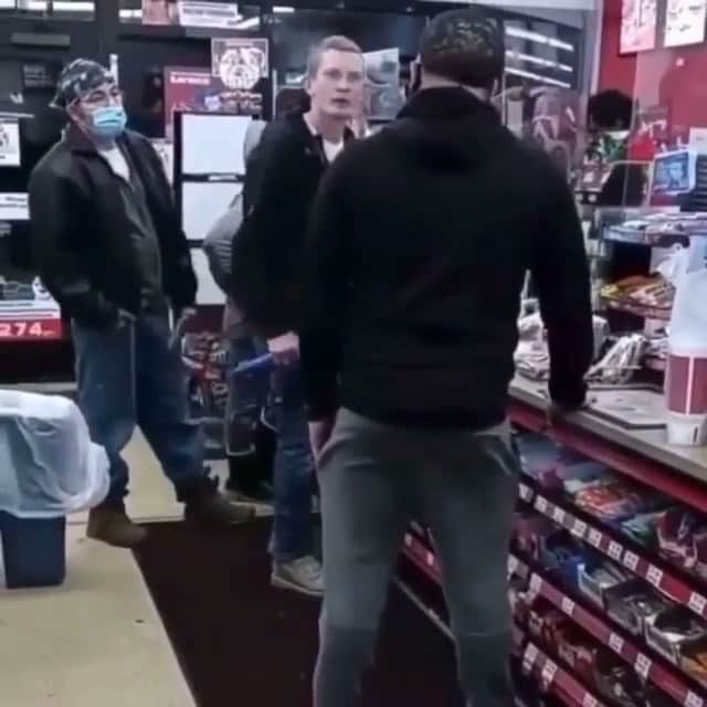 ファンクマスター・フレックスのインスタグラム：「I know this is old... I think I needed time to figure this out... was it “you from here? U a clown” what took him over the top? Narrator too loud? Trying to kick the drink? The N word? Why did this go wrong?」