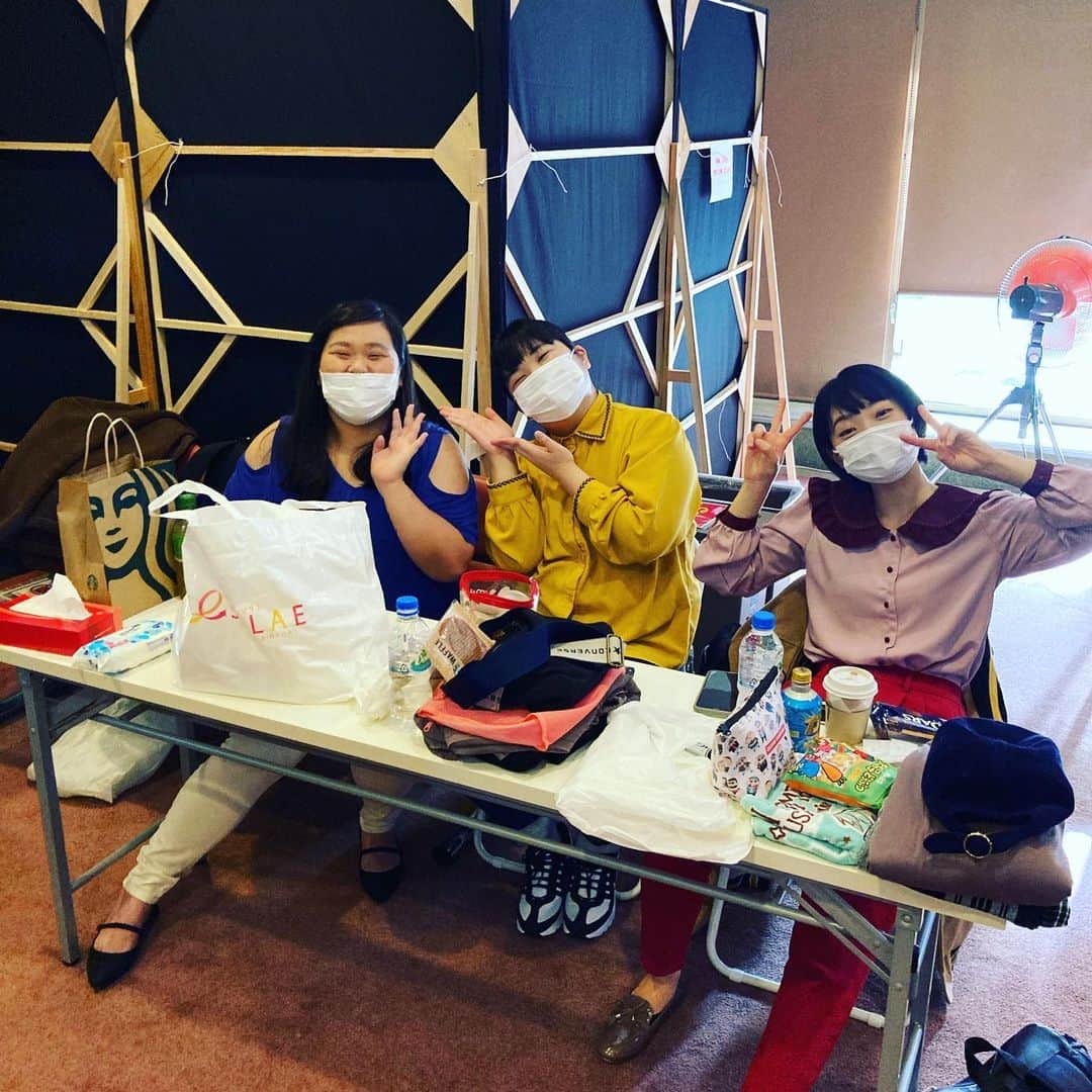 畠中悠のインスタグラム：「いつ会っても楽しそうだなぁ #ぼる塾 #有楽町シアター」
