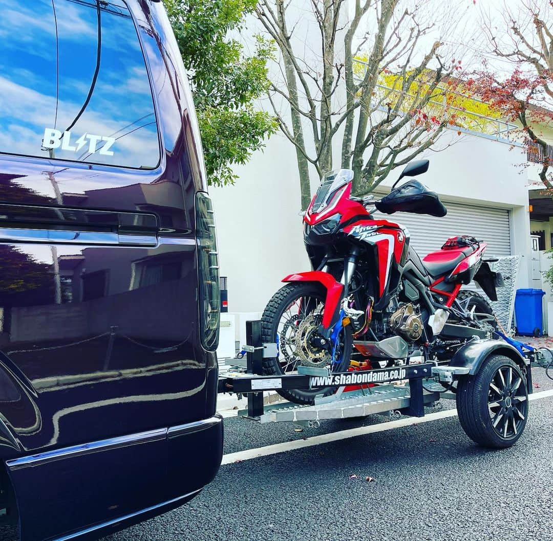 大鶴義丹さんのインスタグラム写真 - (大鶴義丹Instagram)「年末気分 . . . #crf1100L #africatwin #アフリカツイン #Titaniumexhaust #ケイファクトリー #kfactory #worldafricatwinriders  #worldafricatwinriderswashere  #worldafricatwin  #worldafricatwinlovers #zeta #dfg」12月30日 13時16分 - gitan.ohtsuru