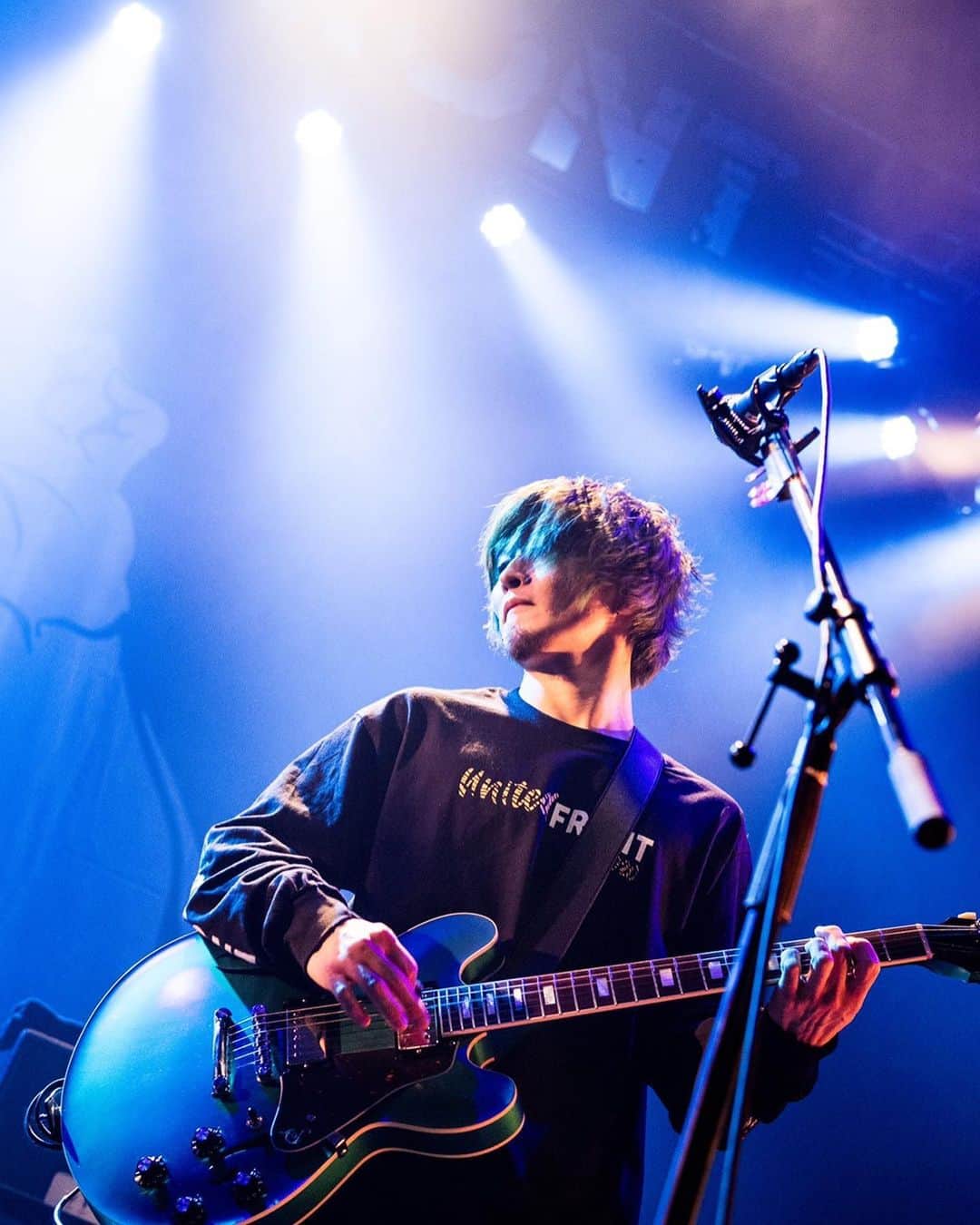 のインスタグラム：「UNITED FRONT #dragonash  #monoeyes #sim  今年もお疲れ様でした まだまだ大変な世の中ですが 静かな日々の階段を ゆっくりと みんな元気で居てください 良いお年を！  photo by Maki Ishii Kanade Nishikata」