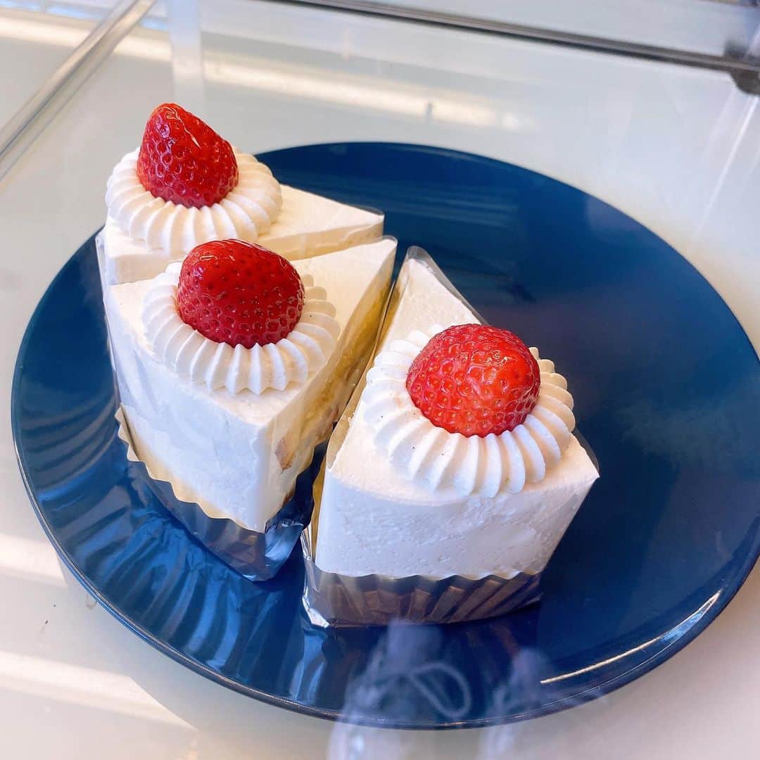杉山優華のインスタグラム：「🎂🎂🎂 . . . . ケーキって可愛いのに美味しいの凄い、、 . .  #ファッション #おしゃれ #いいね #コーデ #ダイエット #フォロー #撮影 #美容 #今日のコーデ #フォローミー #お洒落 #オシャレ #日常 #コスメ #韓国 #韓国ファッション #fashion #ootd #love #instagood #photooftheda #fashion #beautiful #happy #cute #tbt #like4like #followme #picoftheday #follow」