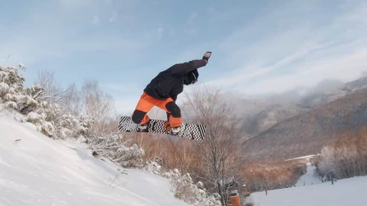 hoshinofumikaのインスタグラム：「New🎬link in my bio✔︎ WOWの @doggy92 さんと貴重なゲレンデクルージングしてきたよー🧡🏔 フルバージョンは @fumika_hoshino のプロフィールリンクから見て下さい✔️ WOWの画面の中じゃ伝わらないカッコ良さが溢れてる🔥 スノーボードってかっこいいわ〜🔥✨ 今年も偶然会えるかなー😎😙😁🎥 WOW12楽しみにしてます✔️🥰 Thanks Doggy!🐶 . . .  #snowboarding #snowboard #snow #winter #japan #ootd #wow #whostv #doggy #ドギー　#スノーボード #スノボ #スノボー #スノボ女子 #スノボ好きな人と繋がりたい #冬 #スキー場 #スキー #モテる　#スノーボードはモテる」