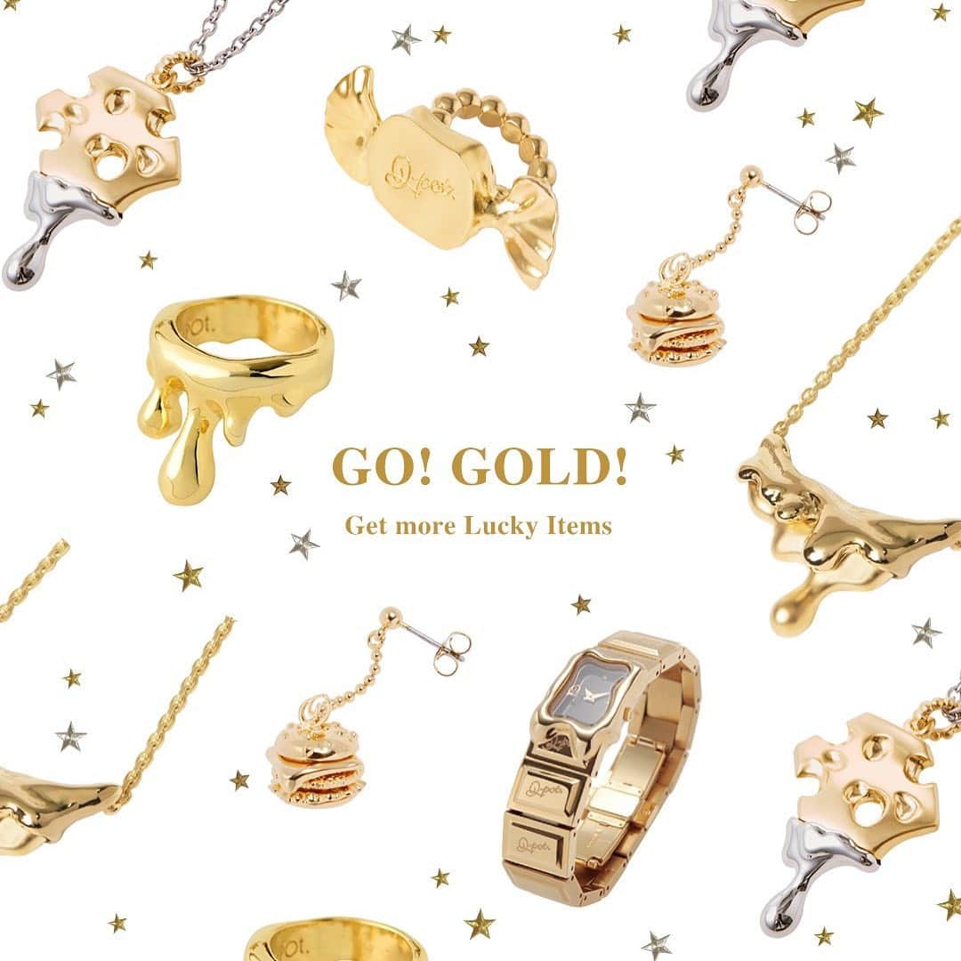 のインスタグラム：「✨✨✨  Lucky Color Gold for 2021💛  Getting ready for a new year with glittering Gold items! Wearing someting gold and lucky mood. 🌟🌙  #qpot #qpotjapan #キューポット #qpotnecklace #qpotnecklaces #qpotring #qpotrings #qpotwatch #gold #luckycolor #luckycolors #luckycolorgold #luckycolorgoldandyellow #luckycolorgolden」
