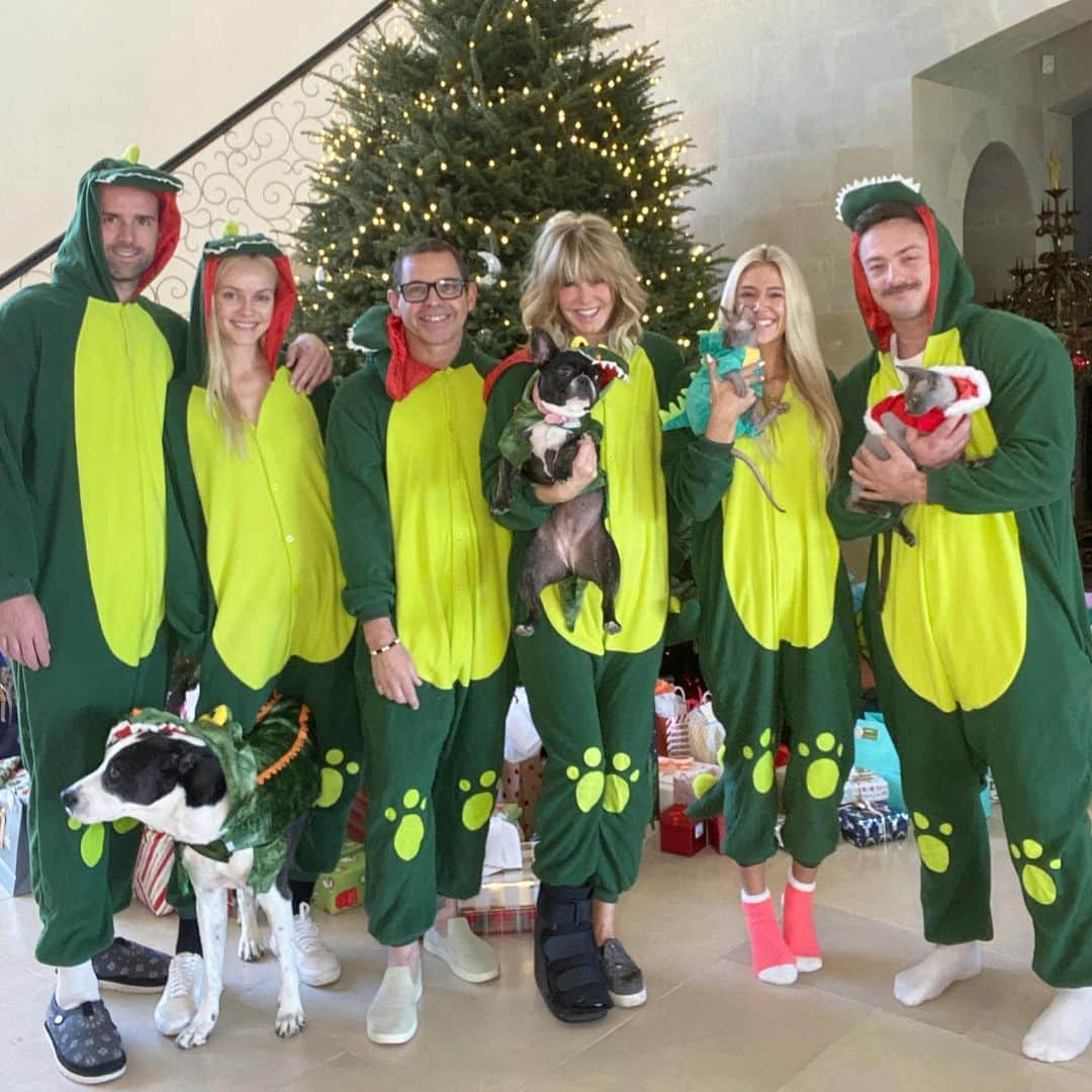 ギンタ・ラピーナさんのインスタグラム写真 - (ギンタ・ラピーナInstagram)「I wasn’t able to go to Latvia this year, and so many were missed, but I’m so grateful to have a Merry Merry Christmas with my family here in LA. I hope you had a magical & joyful Christmas.  P.S Thank you Santa 🎅🏻 for my surprise stocking & the best Christmas morning! 💫♥️」12月30日 14時24分 - gintalapina