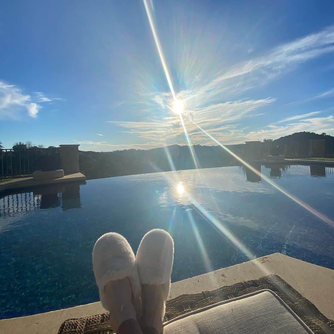 ギンタ・ラピーナさんのインスタグラム写真 - (ギンタ・ラピーナInstagram)「I wasn’t able to go to Latvia this year, and so many were missed, but I’m so grateful to have a Merry Merry Christmas with my family here in LA. I hope you had a magical & joyful Christmas.  P.S Thank you Santa 🎅🏻 for my surprise stocking & the best Christmas morning! 💫♥️」12月30日 14時24分 - gintalapina