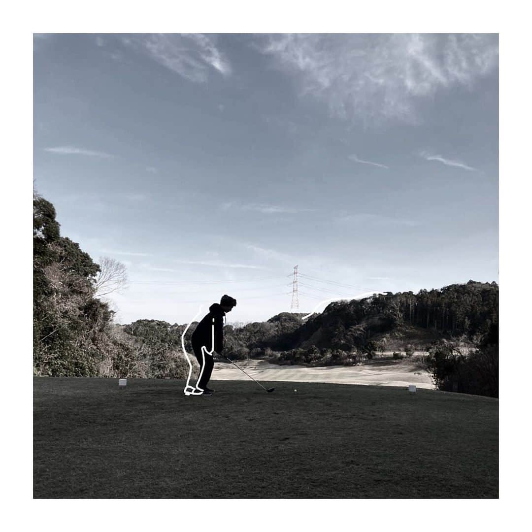 ロビンのインスタグラム：「2020 last 🏌️‍♂️ few days ago.  今年再燃したゴルフ熱 来年はグリーン周り上手くなりたい  Thanks」