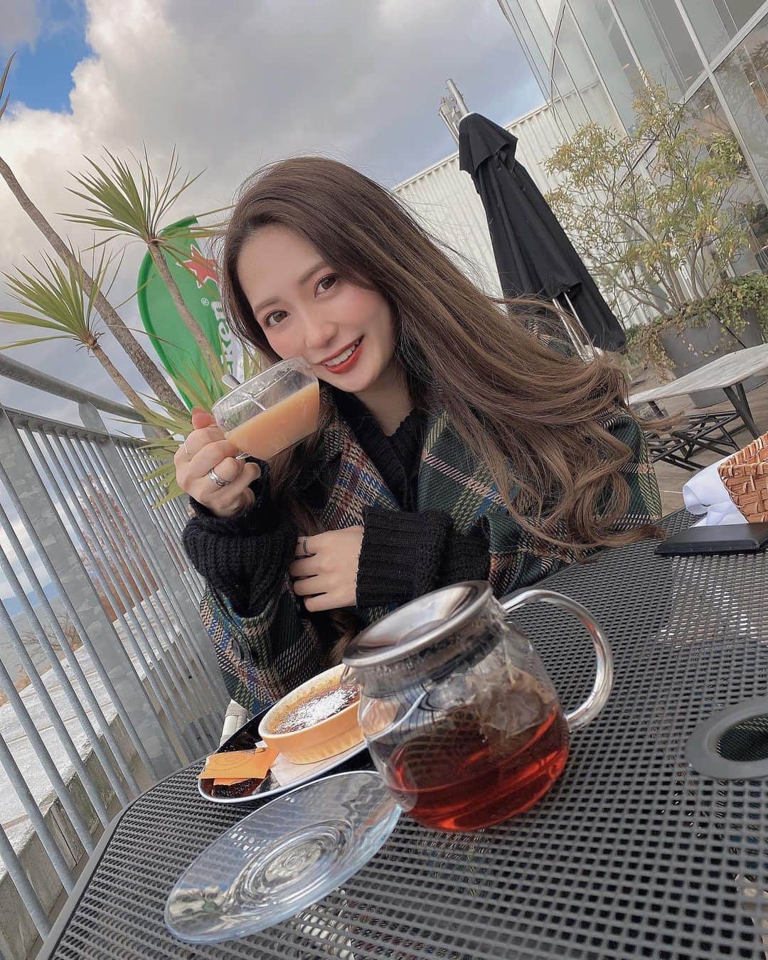 塩崎莉乃さんのインスタグラム写真 - (塩崎莉乃Instagram)「. 今日はおしげちゃんと🍽🍻 楽しみーーーーーーー！ . . にしても風強すぎへんか？？？ 家揺れてんねんけど🥲酔いそう . . . . . . . . . . . . . . . . . . . . . . . . #カフェ巡り #カフェ #テラス席 #ピエリ守山 #滋賀県 #撮影データ #撮影 #滋賀県観光 #自撮り #他撮り #自然 #自然光撮影 #琵琶湖 #ポートレート #ポートレート撮影 #被写体募集  #撮影スポット #一眼レフ #カメラ部 #camera  #関西サロモ #サロンモデル #ロングヘア #撮影 #撮影依頼募集中 #撮影依頼受付中 #シースルー #撮影データ #likeforlikes #l4l #プレ花嫁」12月30日 14時48分 - riinon