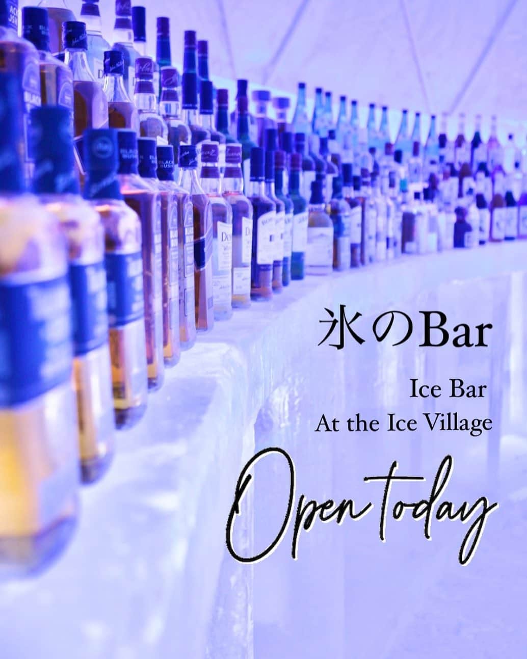星野リゾート　トマムのインスタグラム：「氷の街「アイスヴィレッジ」の「氷のBar」が本日オープンいたします。氷のカウンターで50種類以上のお酒を用意した本格的バー。幻想的な景色を眺めながら透き通った氷のグラスでとっておきの一杯を。  The "Ice Bar" at the  Ice Village will open today.  #HoshinoResorts #星野リゾート #tomamu #hoshinoresortstomamu #星野リゾートトマム #トマム #risonaretomamu #リゾナーレトマム #risonare #リゾナーレ #北海道旅行 #星野集團 #Hokkaidotrip #アイスヴィレッジ #icevillage」