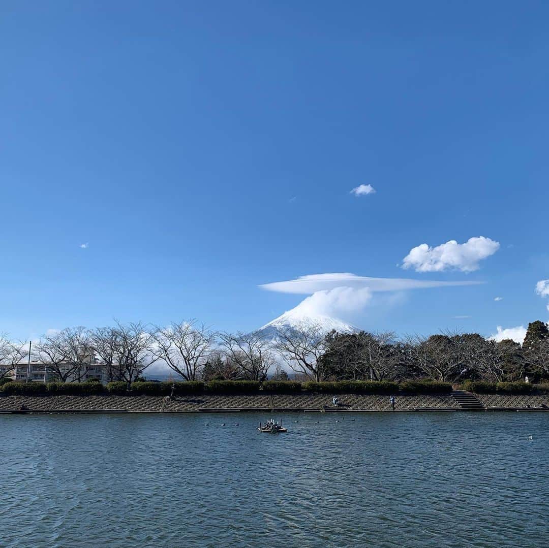 井上緑さんのインスタグラム写真 - (井上緑Instagram)「#釣りに行ってきました #ニジマス #富士山 #ご立派！」12月30日 15時11分 - ryokuo_kun