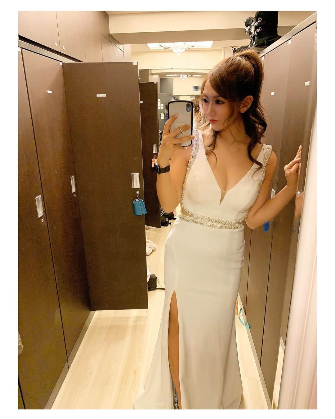 藤咲美由のインスタグラム：「藤咲美由卒業記念日🌸✨  みゆを指名してくれたお客様、 仲良くしてくれた女の子たち、 沢山サポートしてくれたスタッフさん、 みんなみんな大好きです💖  思い返すと良い思い出しかなくって、 ふじみゆは幸せだったなぁと🥰  しばらく卒業投稿をしていこうかな🌸✨  インスタはどうしていくか考え中です🥺💭」
