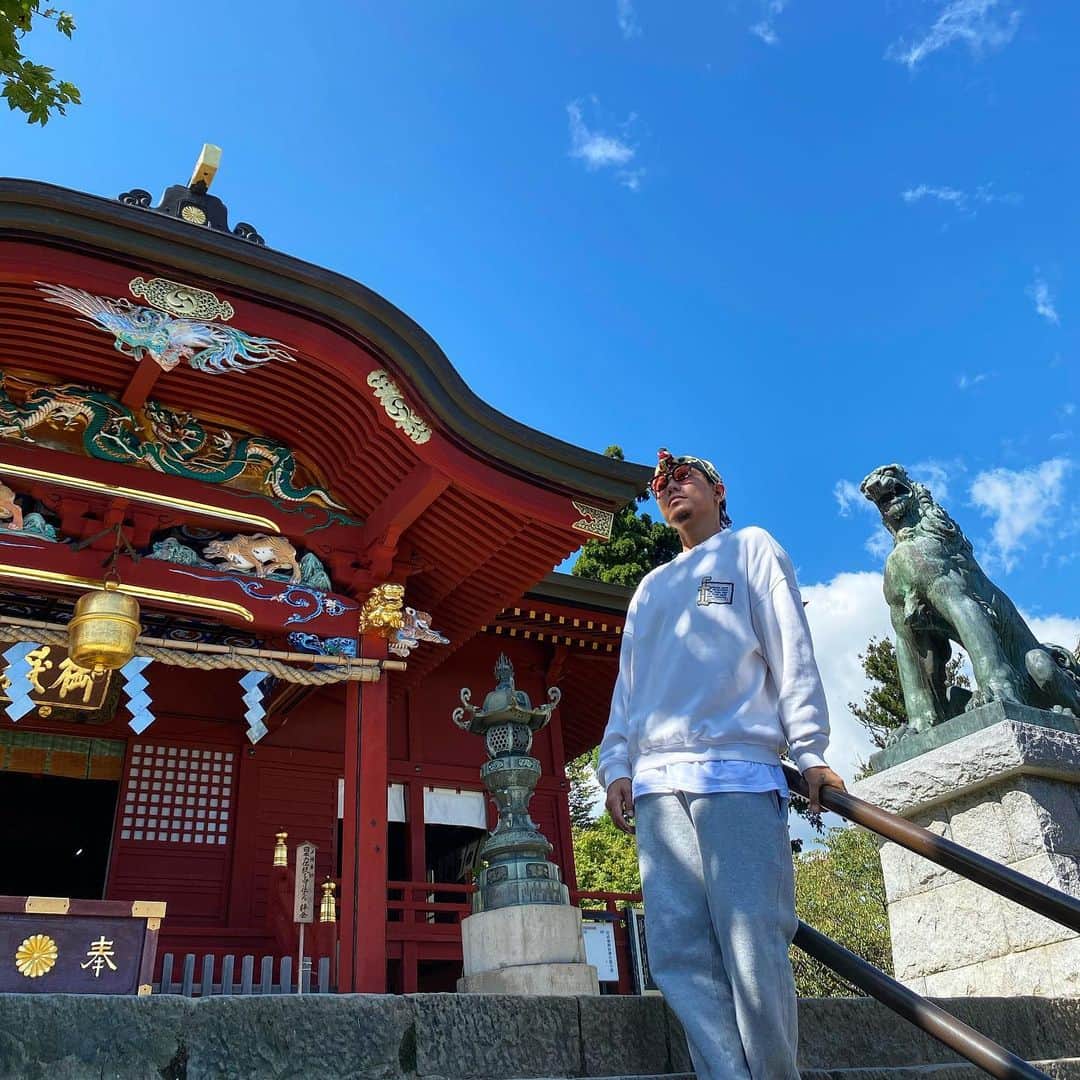 あっくんのインスタグラム：「#武蔵御嶽神社  滝行修行と参拝へ！！ もう完全に神社の人になってる俺。 完全なる #パワースポッチャー になってる。 日本の地球のエネルギー、パッツパツにもらってます！！ #神社 #青梅 #御嶽山」