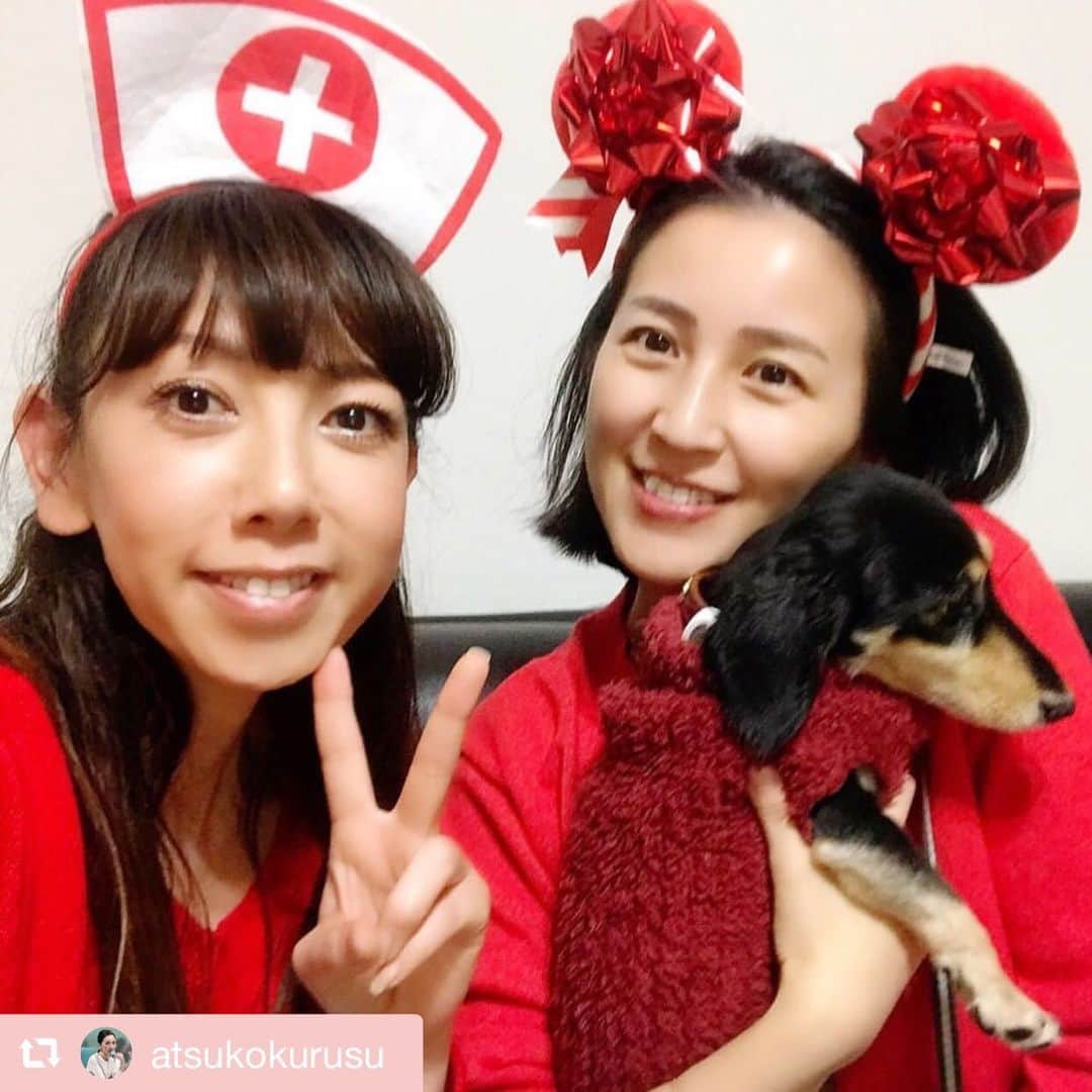 大原かおりさんのインスタグラム写真 - (大原かおりInstagram)「クリスマスの夜に〜🎅🎄✨ 来栖あつこちゃんのお家にお邪魔して、3時間『ふわっち』コラボ生配信をしてきたよ👯‍♀️📹💕 私…生配信すると無性にテンション上がりすぎて…自分でも止められない〜🙈❤️www あっちゃん、ハチャメチャな私の相手をしてくれてありがとねっ😘🤞 お陰様で♡♡♡12月25日の4級クラスでダントツ1位になりました🤣🙏 (↑何が何だかまだ全然意味がわかってないですが🤪👐w) ☺︎ あっちゃんのYouTubeもアップされたので、来栖あつこちゃんのインスタのトップページから飛んで見てください〜🙋‍♀️🔍 @atsukokurusu  ⑅◡̈⑅ #来栖あつこ #5代目 #ミニスカポリス #後輩 #ふわっち #先輩 #12月25日 #ランキング #4級 #1位 #あっちゃんのお陰 #ありがとう #楽しかった #またいつか #やります #😘😘 ♔∴∵∴∴∵∴♔∴∵∴♔∴∵∴♔∴∵∴♔∴∵∴♔∴∵∴♔∴∵∴♔∴∵∴♔∴∵∴♔  repost @atsukokurusu via @PhotoAroundApp  なんか間違えてるクリスマス🎄﻿ かたや、確実にハロウィン👻﻿ かたや、確実にディズニー🐹﻿ （クリスマス当日サンタ帽調達に出かけたら、スーパーや百均、全部、正月飾りしか売ってなかった💦だよねー）﻿ ﻿ 既に懐かしさすら感じますが、今年のクリスマスは大先輩の大原がおりさんが我が家にいらっしゃいました😂﻿ まさかの、がおりさんです。﻿ ﻿ 2人で3時間、ふわっちでライブ配信📱✨﻿ 「コケコッコー🐓」の鳴き声、何十回も聞きました🤣﻿ 花火🎆のご開帳、何十回も見ました😅﻿ ﻿ いつも底抜けに明るくて、頭の回転がぐるんぐるんに早い大好きな先輩です♡  YouTubeにもゲストにきてくださったので、これから編集頑張りまーす！﻿ ﻿ ﻿ #大原がおり　#大原かおり　さん﻿ #ミニスカポリス﻿  #リス顔 #猫顔 #たぬき顔 #アヒル口﻿ #atsukokurusu #来栖あつこ ﻿ #YouTuber #YouTube ﻿ 動画の中でも #やっぱりひかる私のオデコ #オデコレ﻿ YouTubeで #VLOG 📹﻿ #動画クリエーター」12月30日 15時34分 - oharagaori_otty