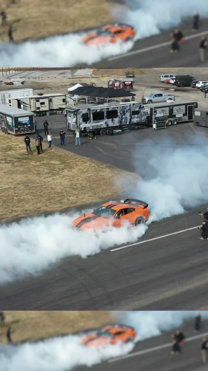 ケン・ブロックのインスタグラム：「Victory burnout? Maybe. You’ll have to click the link in my bio to find out for yourself. But either way, we obviously couldn’t pass up the opportunity to scumbag a professional NASCAR into giving us a smoke show in the “fastest production Ford Mustang of all time”! #HoonicornVsTheWorld #FordMustangShelbyGT500」