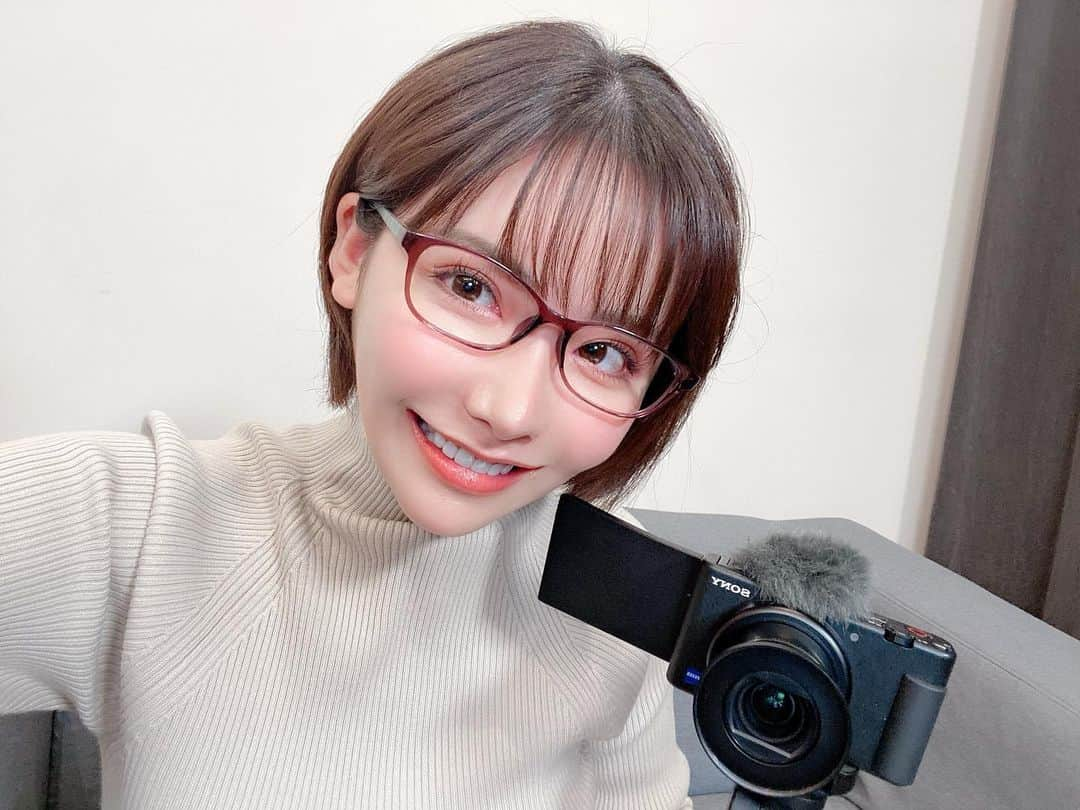 深田えいみさんのインスタグラム写真 - (深田えいみInstagram)「遂に、、YouTube始めました！ チャンネル登録よろしくお願いします！  #チャンネル名は #どうも深田です」12月30日 15時50分 - eimi0318