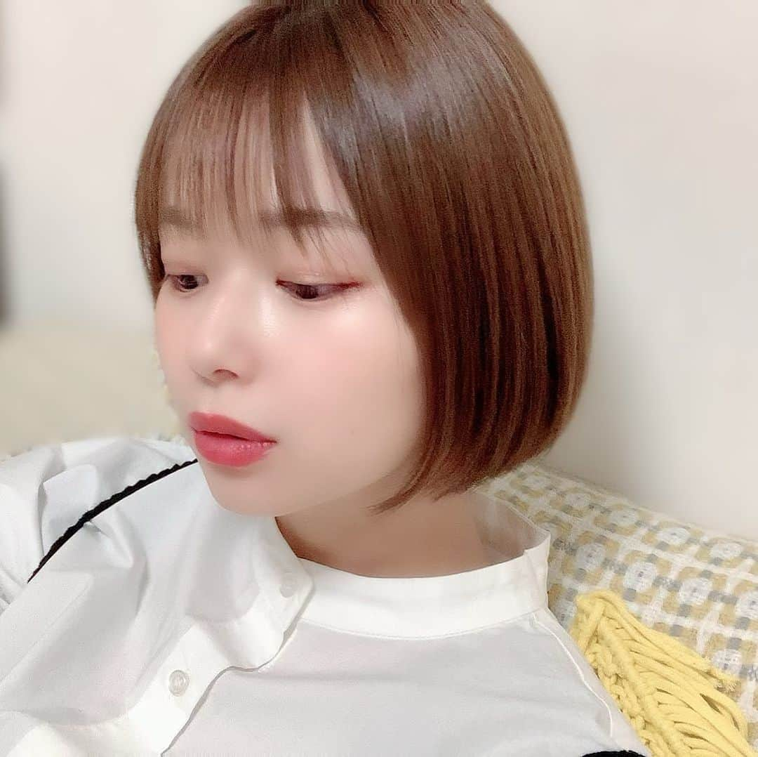 和地つかささんのインスタグラム写真 - (和地つかさInstagram)「今年最後にヘアカット💇‍♀️ 切ってもらうと運気があがる美容師さんでおなじみのアビーの中村さん @abbey_nakamura に切っていただきました🥰  今回は柴犬みたいな髪色とオーダー🐕 映画leonのマチルダみたいにしたかったので久しぶりに前髪短くしました😆💓  これで明るい年明けを過ごせそう😊  #美容室 #Abby #Abbey2 #hairstyle #haircut #haircolor #shorthair #ショートヘア #ショートボブ #ボブ #ヘアカット #表参道美容室 #beauty #fashion  #グラドル #和地つかさ」12月30日 21時21分 - tsutam_