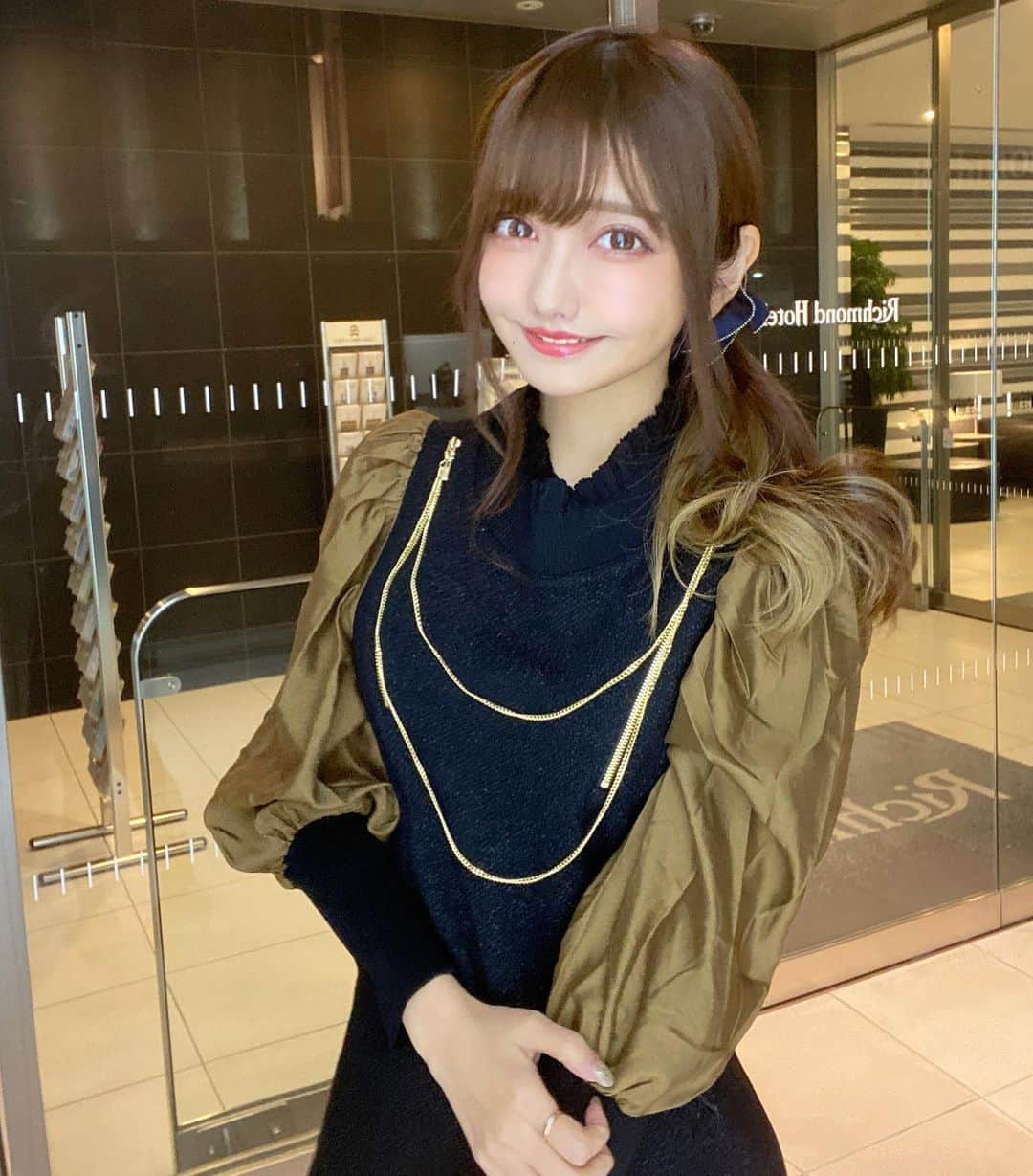 遠藤 玲奈 /endo renaのインスタグラム：「年末だねえ🐈 . ♡onepiece： @spicaglow  可愛いお洋服がいっぱいでどれも欲しくなっちゃう…🤭💭 是非チェックしてください🐻‍❄️🤍 . 1000円引きのクーポンコード ⁣→【rm1000】 . ⁣#spicaglow⁣ #spicaglowstyle⁣ #ワンピース #コーデ #冬コーデ #ワンピースコーデ  ⁣⁣」
