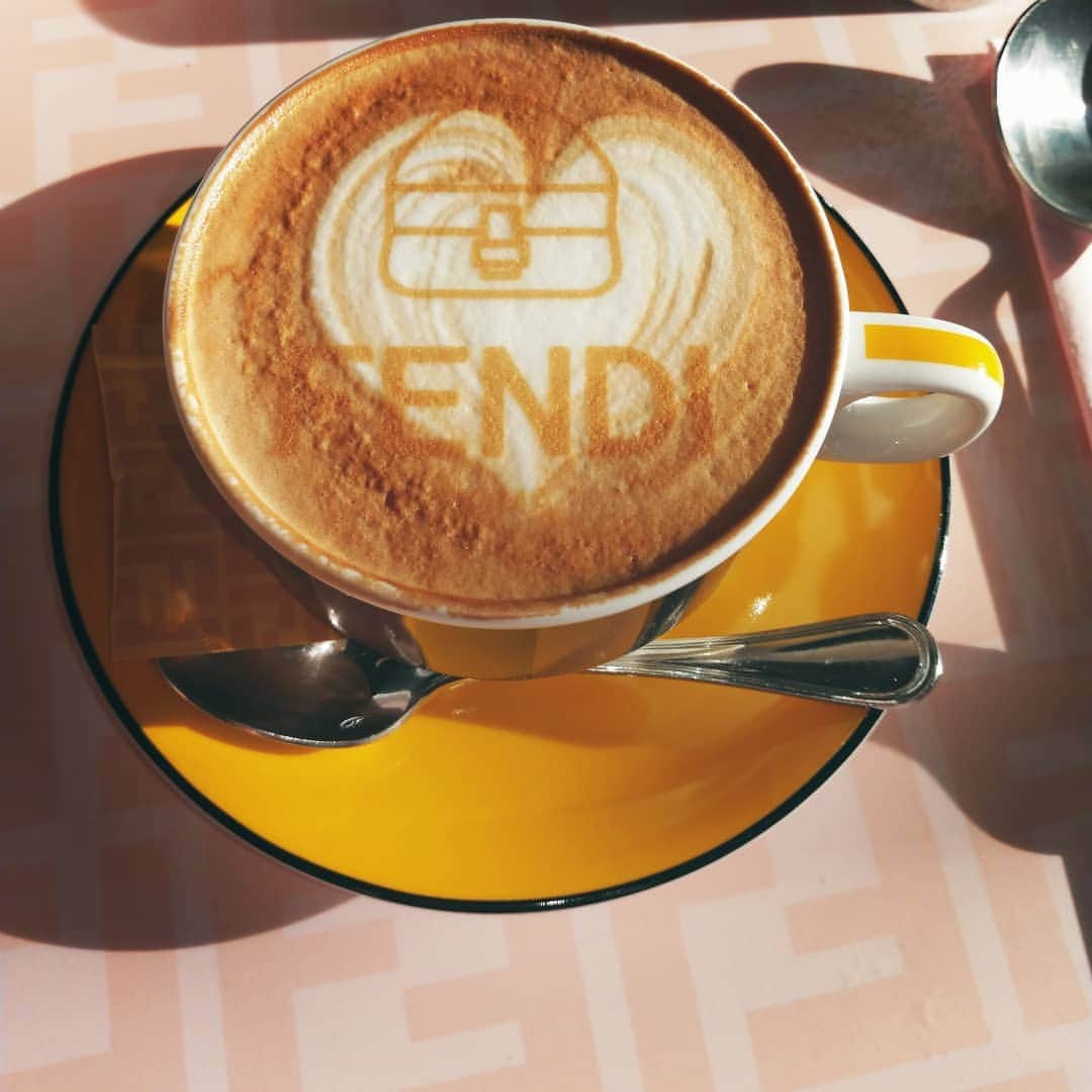 菅ハンナのインスタグラム：「2021年の2月までやってるみたい🧸······  #fendicafe  #fendiカフェ  #フェンディカフェ #期間限定 #コーヒー好きな人と繋がりたい」