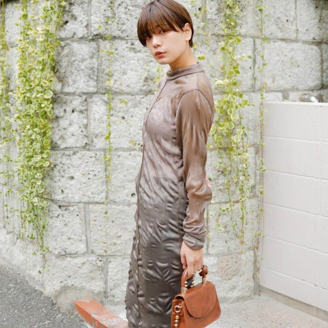 石川瑠利子のインスタグラム：「. . このシアー素材のワンピース可愛かったなぁ🤤💕 この素材って30過ぎると着ていいのか悩むけど色味がばっちりで大人っぽいから最高でした❤️ . . #code #fashion #nire」