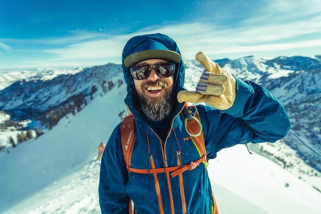 GREGORYのインスタグラム：「ENJOY YOUR HOLIDAY!﻿ ﻿ みなさま温かくして過ごして、元気に来年を迎えましょう。そして来年もグレゴリーと一緒に楽しいライフスタイルをつくっていきましょう！﻿ ﻿ #Gregory﻿ #グレゴリー」