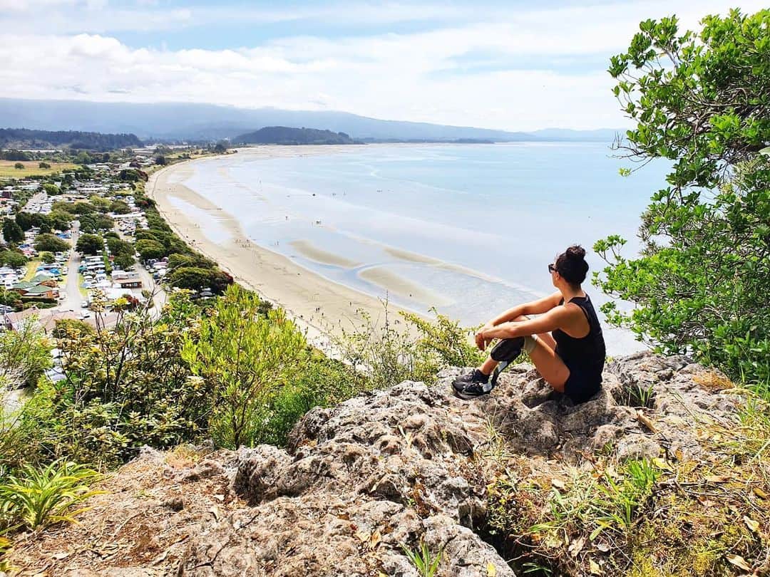 Sophie Pascoeのインスタグラム：「So good to be back in my favourite summer spot! 🙌🏼 #peacockrock #pohara #goldenbay #nz #summerholidays」
