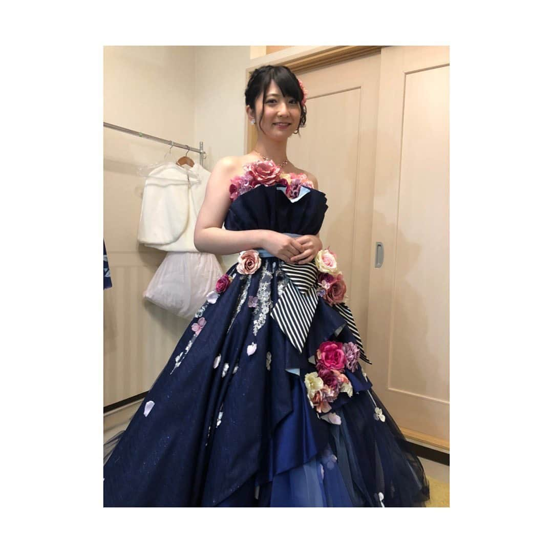 梨亜さんのインスタグラム写真 - (梨亜Instagram)「成人式の前撮りです！！！  めっちゃ可愛いドレス着て撮っていただいた！ 母の振袖を着て、母が作ってくれた摘み細工の髪飾りをつけてとっても素敵に撮っていただけました！！ もう20歳です！まだまだこれからですね！  #振袖 #成人式 #ドレス」12月30日 16時13分 - leah_0626