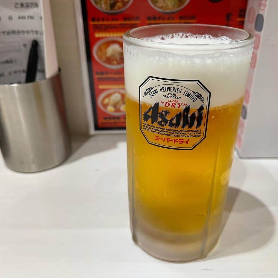 rasuさんのインスタグラム写真 - (rasuInstagram)「蒙古タンメン中本川崎店 北極やさいシャキシャキ 10倍麺半分 北極味玉ゆでたまごネギほうれん草海苔  今年間違いなく1番食べに行ったお店  今日のも美味しかった… ゴリゴリ唐辛子多くてどろりんちょうんめっ 海苔に巻いてビールで最高だし…  この赤い唐辛子をガンガン濃くしてほんのり苦くもガンガン辛いのも好きだし 小野寺さんの元ダレも増して辛いも旨味も塩分もバランス良くなったのも好きだし  来年もまた食べに行かないと٩( ᐛ )و これで完全に今年のラーメン納め！  ごちそうさまでした！  #蒙古タンメン中本 #蒙古タンメン中本川崎店 #ラーメン #旨辛」12月30日 16時13分 - rashu_eat