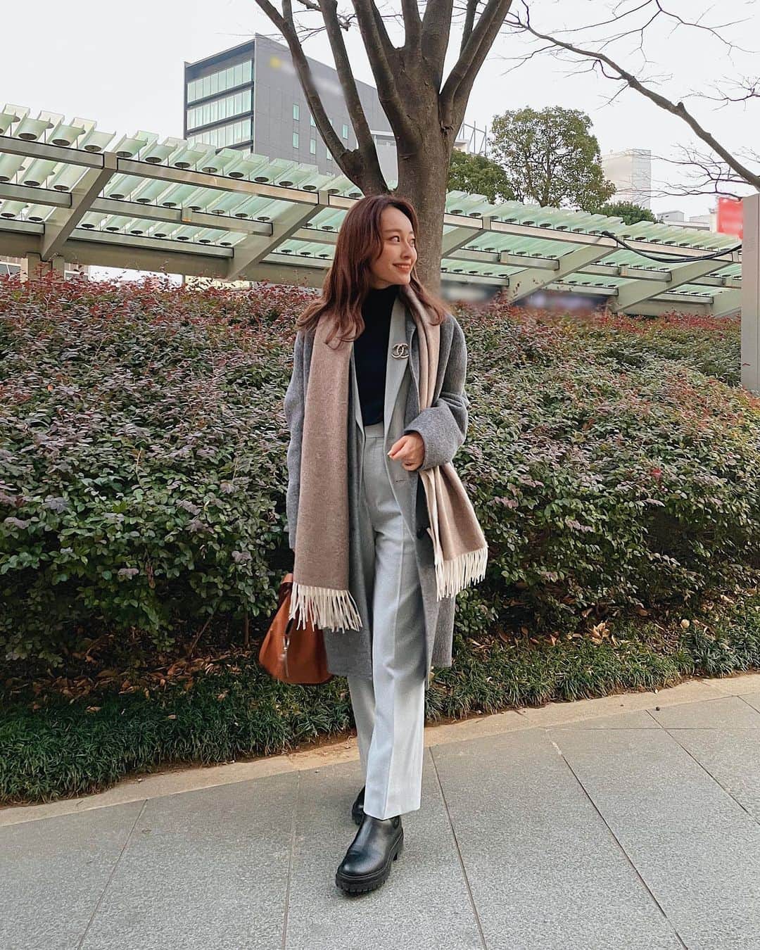 小祝麻里亜のインスタグラム：「お気に入りのセットアップ❣️本年も後2日ですね🥰❄️❄️  大変お世話になりました💜🐯」