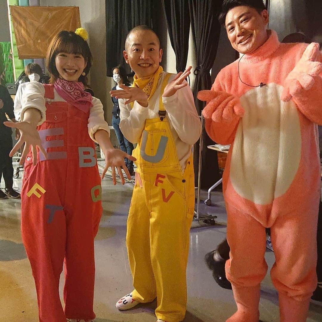 上田航平のインスタグラム：「配信してるよ。 #東京BABYBOYS9 #あの曲がサブスクで絶賛配信中 #実を言うと相方は着ぐるみで踊ってました#おかもっちゃんは完璧な笑顔とダンスの歌のお姉さん#私は業界初となる坊主の歌のお兄さん#でした」
