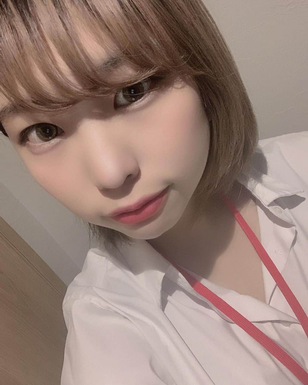 高杉麻里のインスタグラム：「年内最後の営業です！！！  1年本当に早かった🤔 みんなで飲み納めしよう〜☺️  #ガールズバー #新宿 #新宿西口 #西武新宿 #小滝橋通り #西新宿 #カクテル #飲み放題 #ダーツ #カラオケ #ポケパラ #ポケパラ関東」