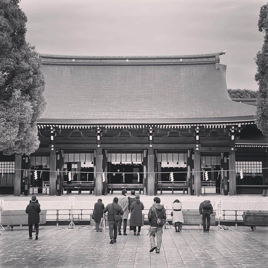 のインスタグラム：「年始の挨拶は混みそうなので、年末にご挨拶を。  #明治神宮 #meijijingu」